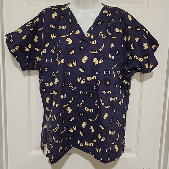 S.C.R.U.B.S. Women's Scrub Top Spooky Eyes Print V Neck Size Medium - Picture 1 of 9